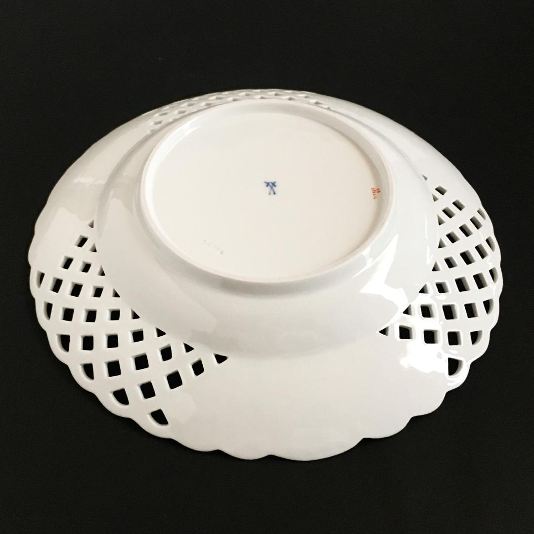 マイセン 金彩 花のブーケと蝶の絵付け 自然主義 透かし絵皿 28.5センチ