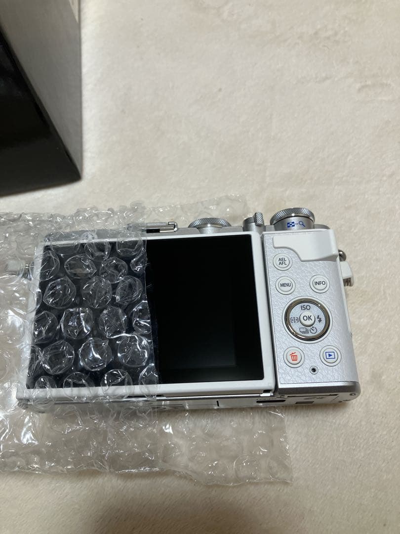 新品 OM SYSTEM PEN E-P7 EZダブルズームキット ホワイト