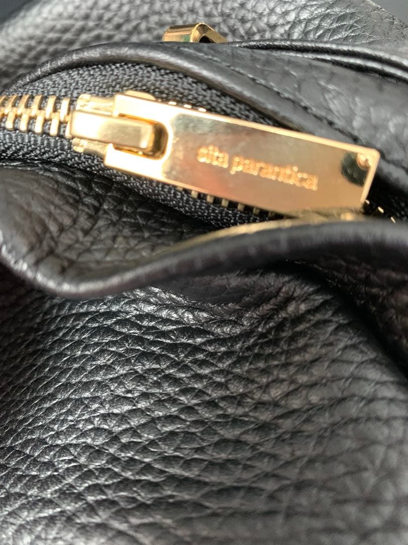 ✨️未使用✨️ シータパランティカ　ボディバッグ　シボ革　ウエストポーチ ブラック