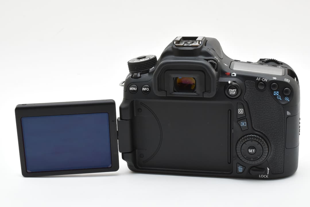 ほぼ未使用 Canon EOS 70D Wi-Fi搭載 キャノン #8934