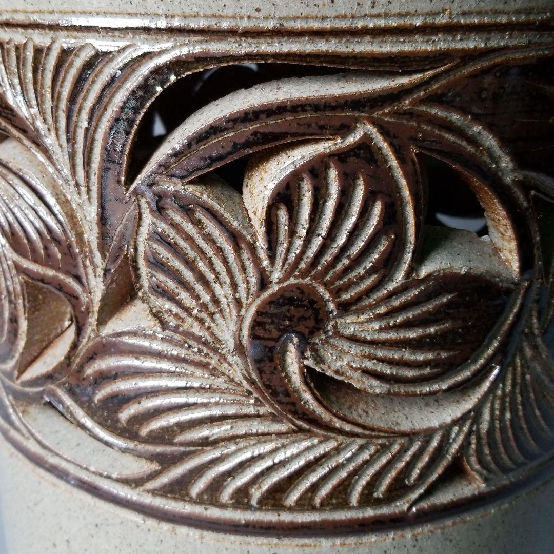 信楽焼傘立て  唐草帯彫 高さ４６cm