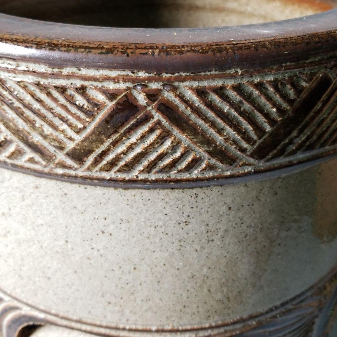 信楽焼傘立て  唐草帯彫 高さ４６cm