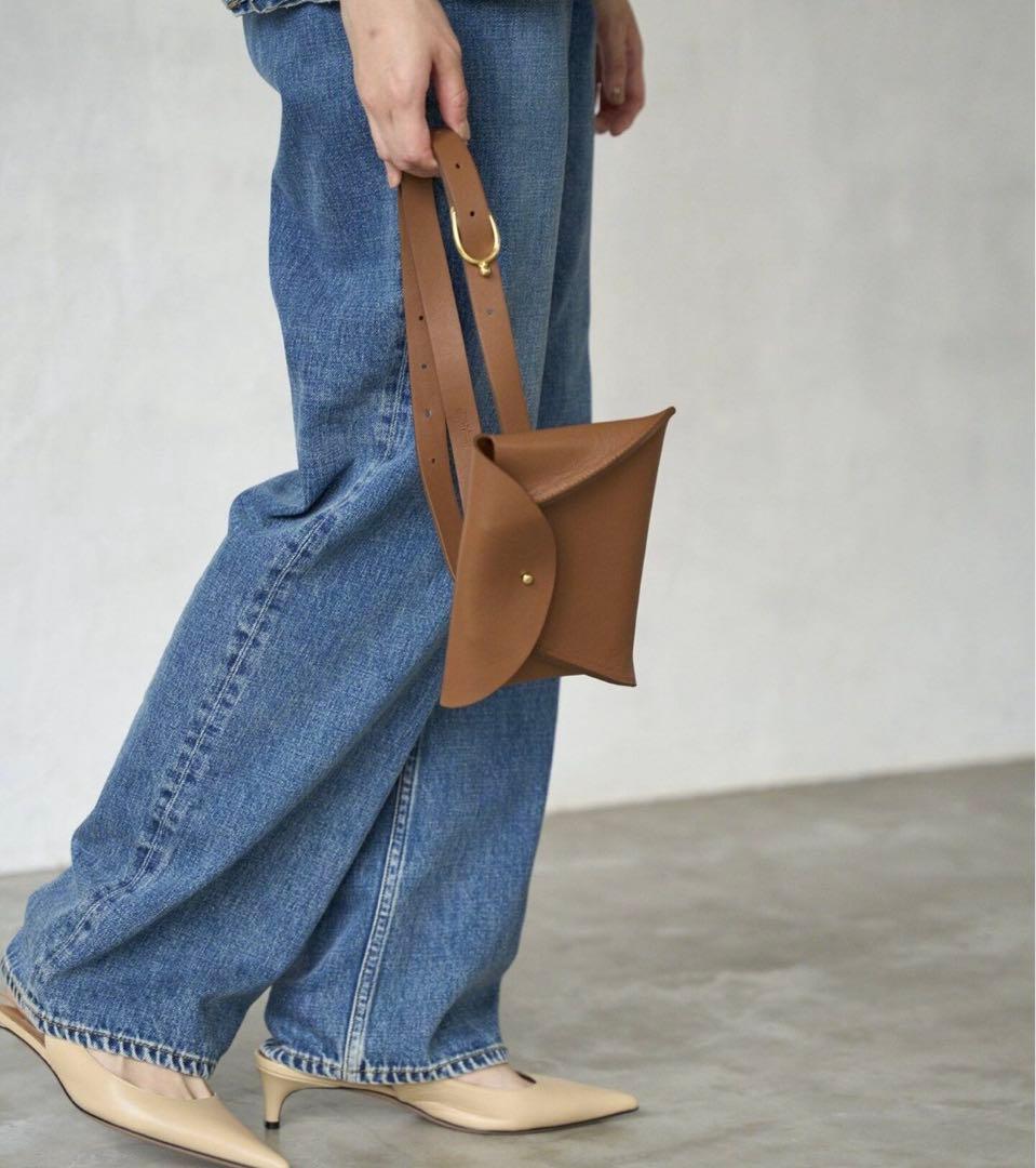 Place MANUELA/マヌエラ ベルトバッグ