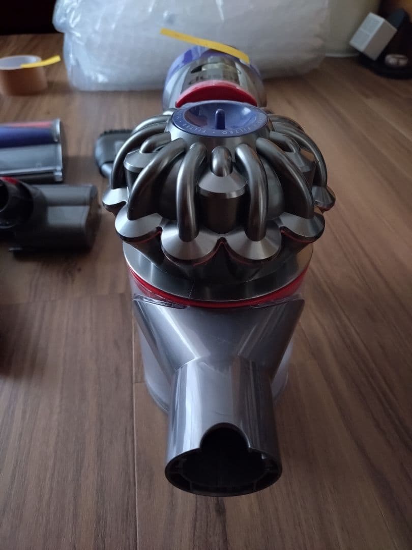 dysonダイソン　Ｖ８コードレスクリーナー①