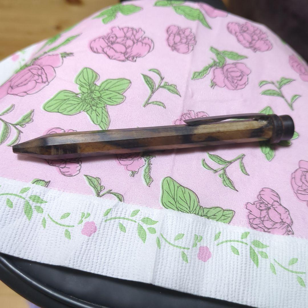 木製ストライプペン黒柿孔雀杢ねじ式ボウルペン