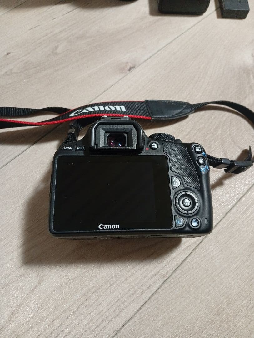 【箱・マニュアル等なし】Canon EOS kiss x7 ダブルズームキット