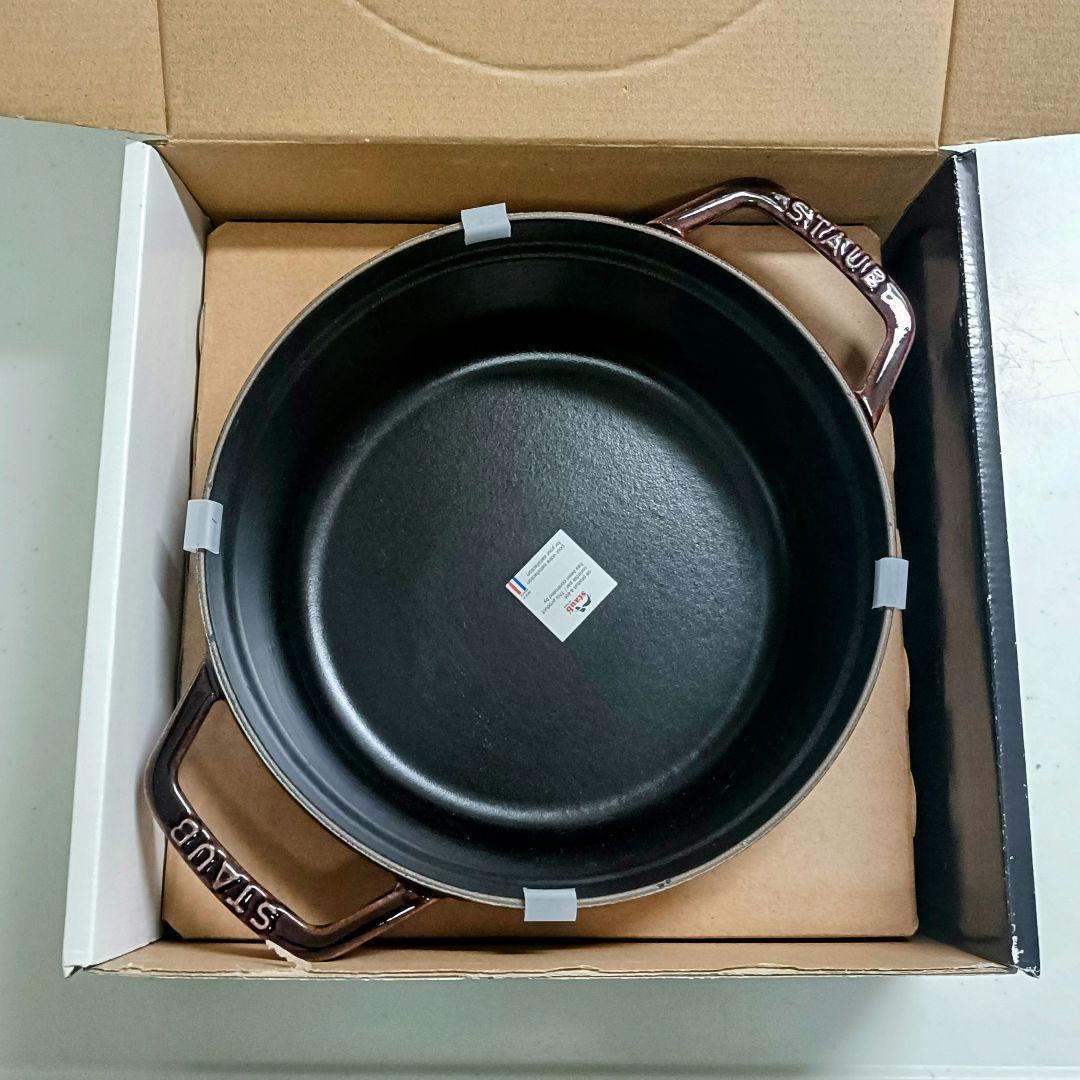 【新品】ストウブ　ココット　ラウンド　22センチ　ナス