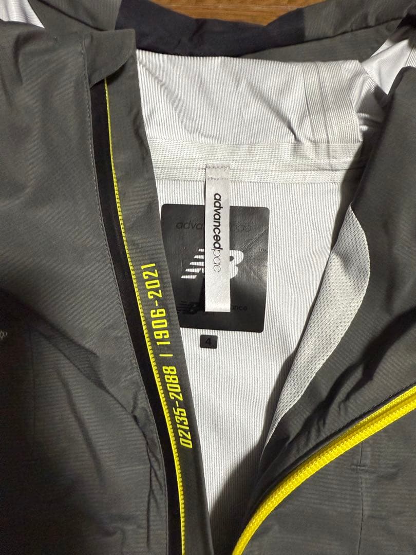 お正月特価！【新品タグ付】定価38,500円！ニューバランス高機能パーカー