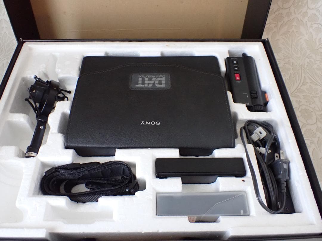 SONY TCD-D10 DAT デンスケ　美品なれどテープ走行せず
