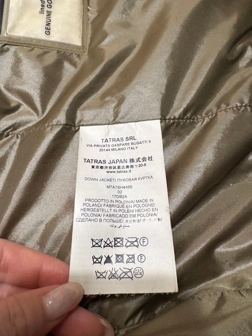 あいうえお　TATRASタトラス　オリーブ色 フード付きダウンジャケット