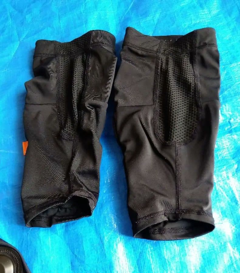 ユース　G-FORM ショーツ　Mサイズ　FOX 二ーガード　ワンサイズ