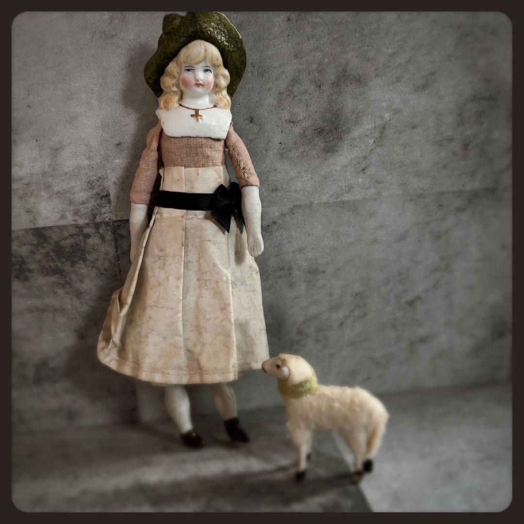 レアアンティーク　ヘルトヴィッヒ 緑の帽子のパリアンドール ビスクドール