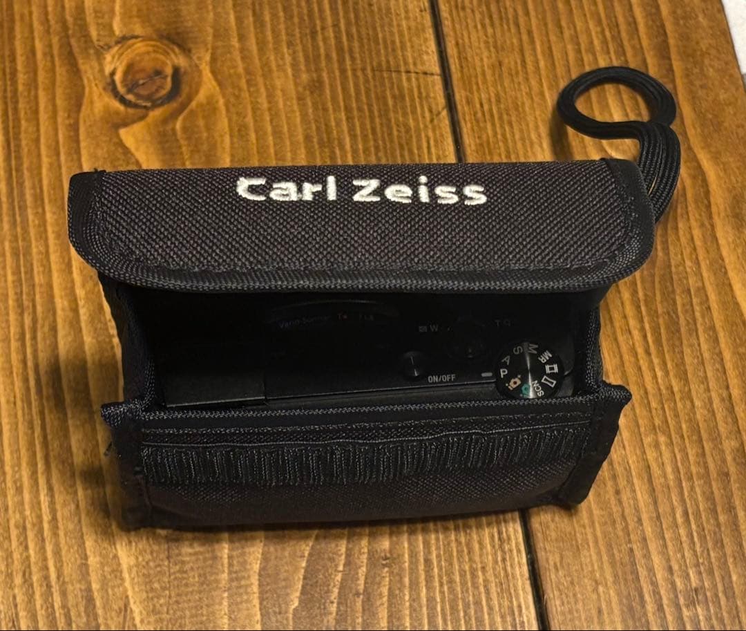 SONY RX100 初代、予備バッテリー、Zeiss製ケース付き