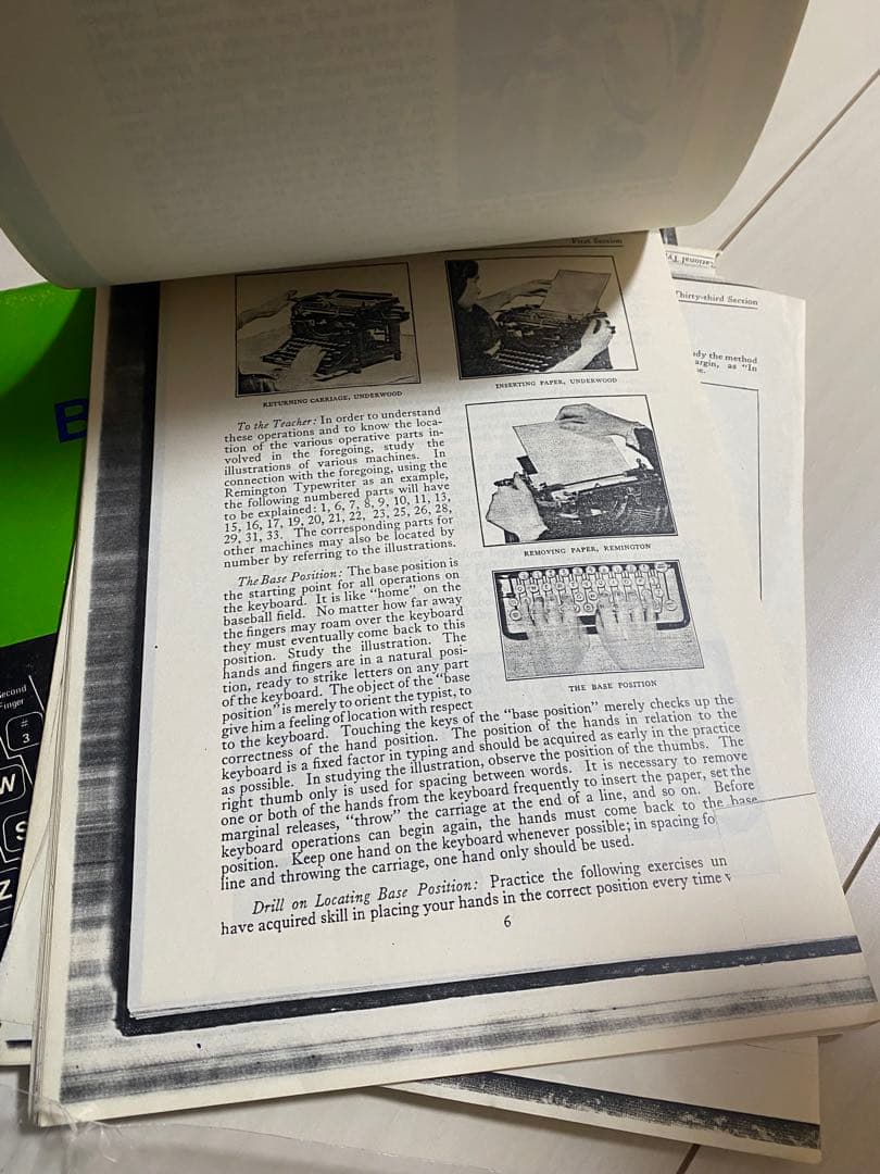 Underwood 手動タイプライター 黒色 ケース付き