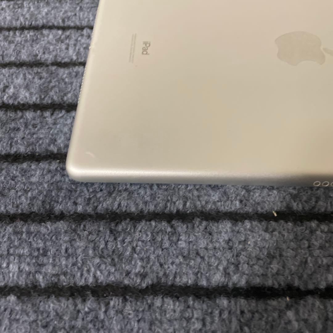 12 iPad 8世代 32GB Wi-Fi シルバー