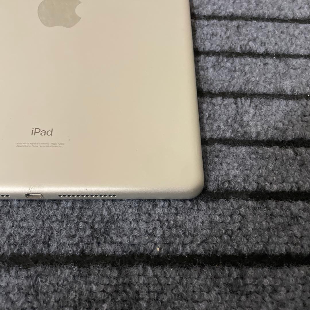 12 iPad 8世代 32GB Wi-Fi シルバー
