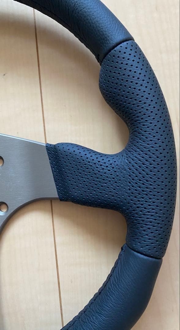 【超美品】MOMO(モモ) ステアリング レース 32パイ BK R-12