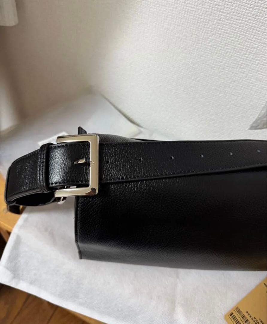 BEARDSLEY ビアズリー　レザーボディバッグ　ショルダーバッグ　ブラック