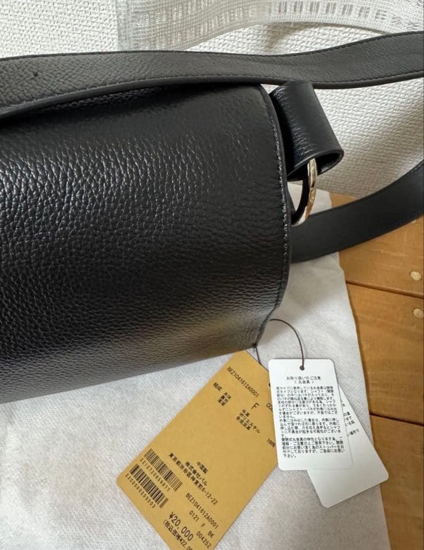 BEARDSLEY ビアズリー　レザーボディバッグ　ショルダーバッグ　ブラック