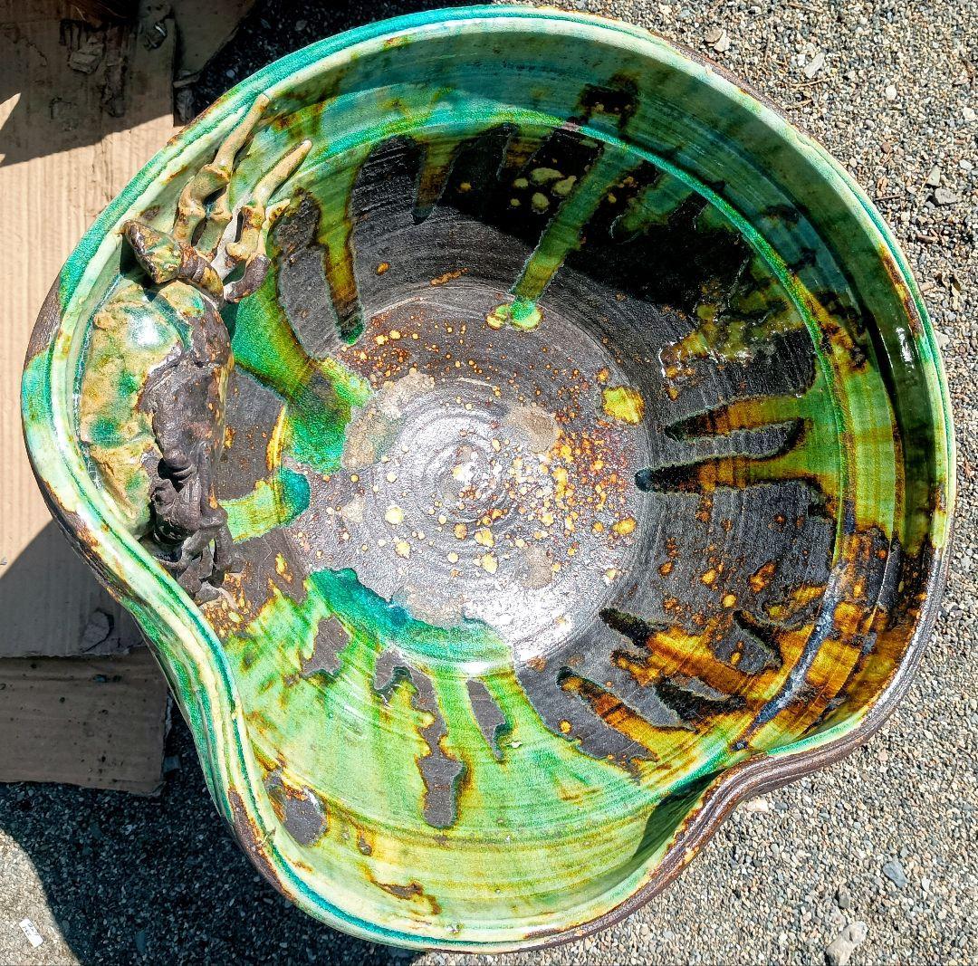 カニの装飾付き陶器製水鉢