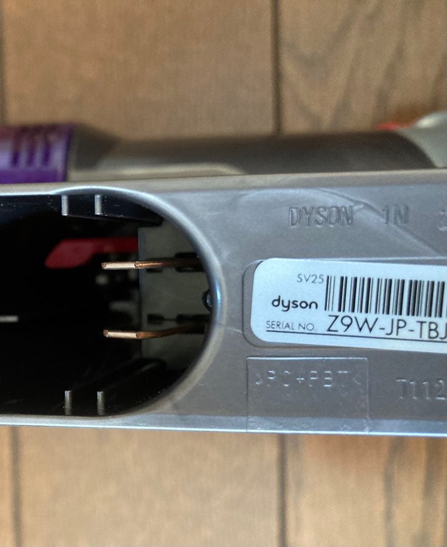 ダイソン掃除機　v8 sv25 分解洗浄 スタンド付き