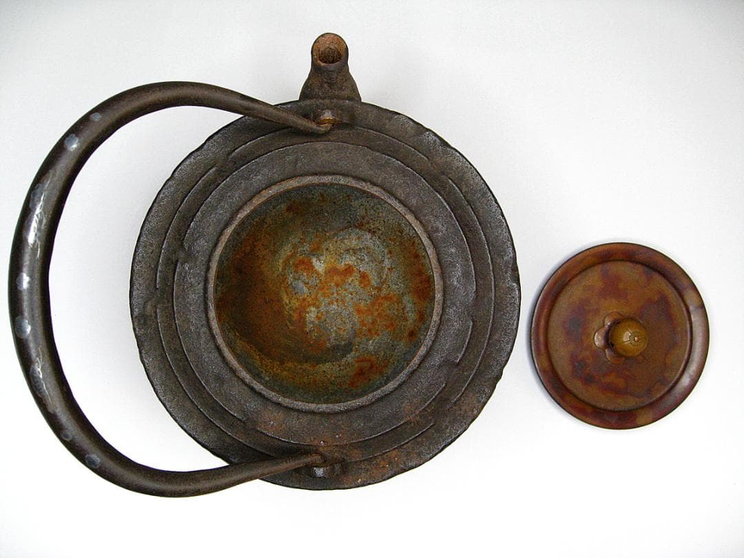 #北野宗三郎 #独楽形 #鉄瓶 #取手銀象嵌 #共箱 #彫刻 茶注 #水注 小振