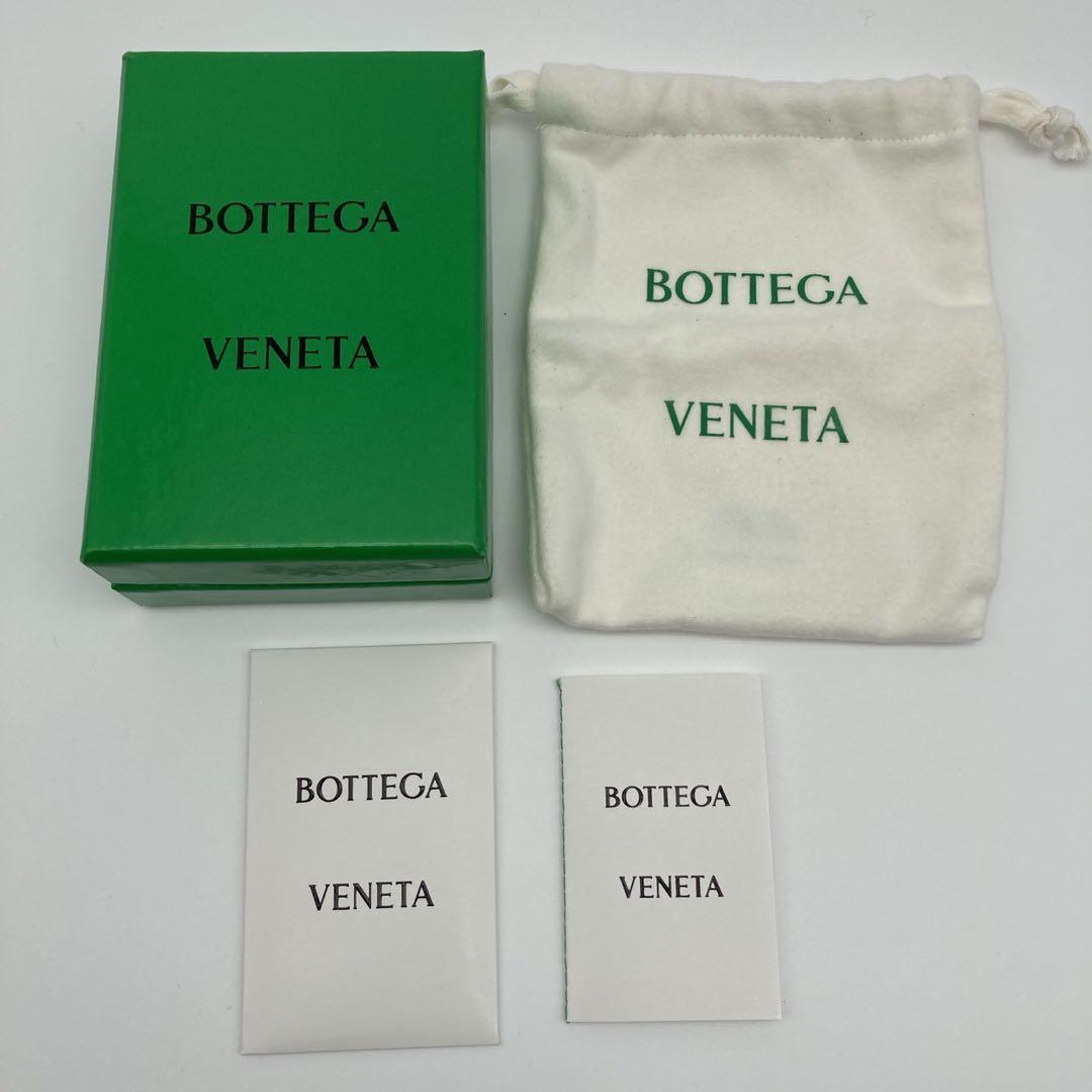 ボッテガヴェネタ トライアングル ツイスト チャーム キーホルダー ブラック