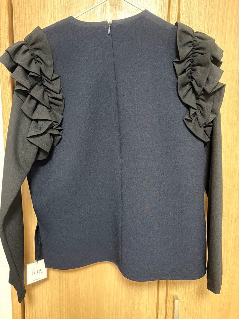 【新品タグ付き】hue フリル付きネイビー×ブラックトップス 長袖 38