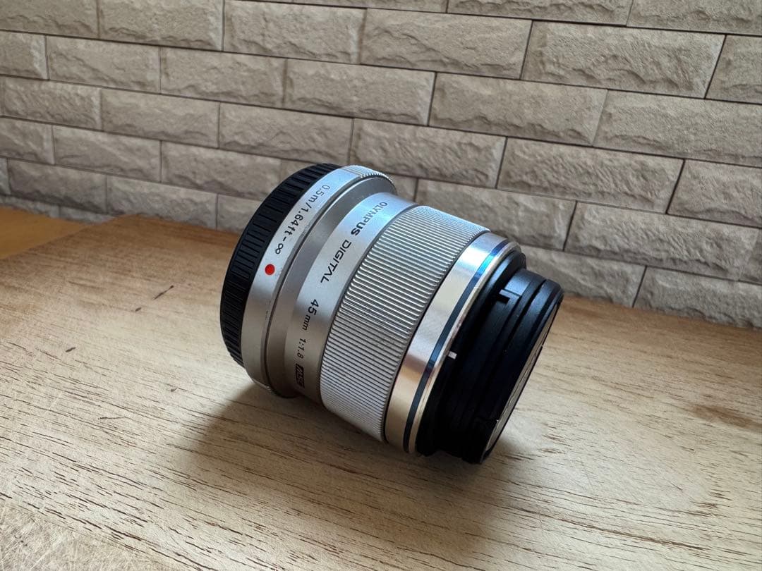 OLYMPUS M.ZUIKO DIGITAL 45mm F1.8 シルバー