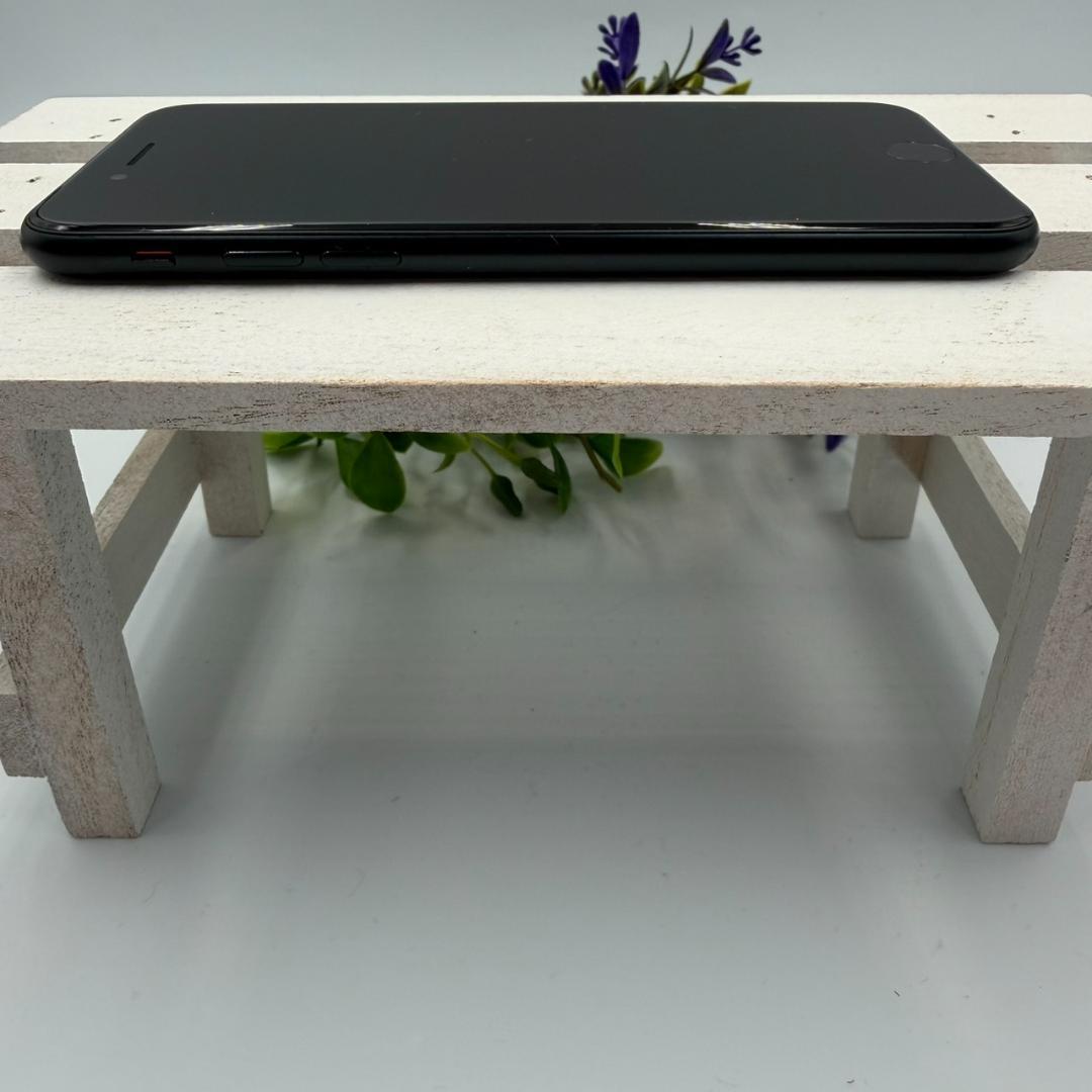 【美品】iPhone SE第3世代 64GB ミッドナイト 310