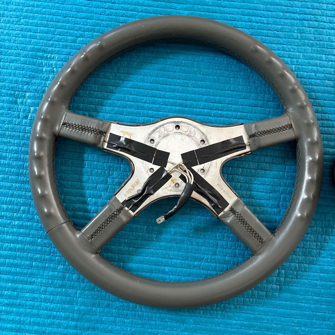 イタルボランテ　グレー ステアリングホイールとハンドルボス