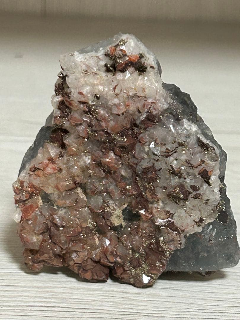 モロッコ産 ブルーフローライト × レッドクォーツパイライト共生 原石