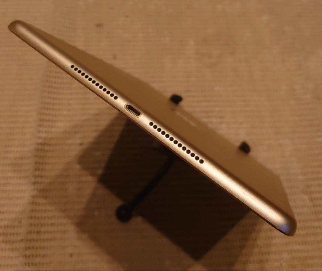 完動品iPad第5世代(A1822)本体128GB送料込6ZKHP9