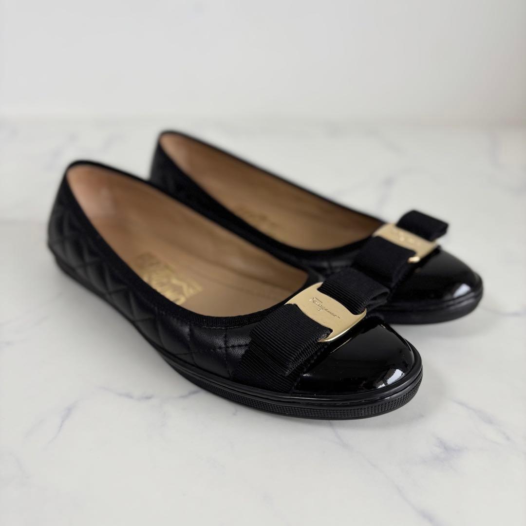 美品 フェラガモ 5.5 ルフィナ フラットシューズ ヴァラ キルティング 黒