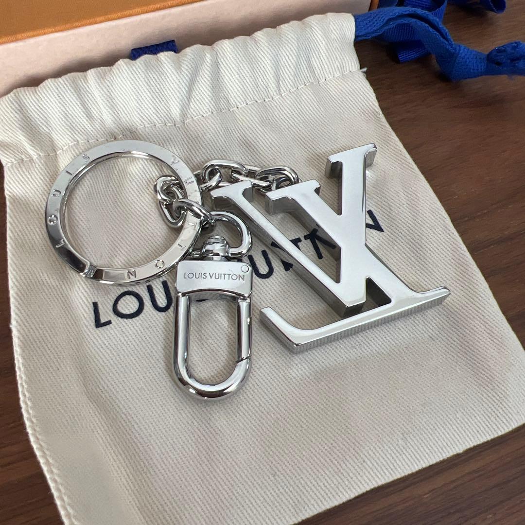 キーホルダー・LV イニシャル　ヴィトン　チャーム　キーホルダー