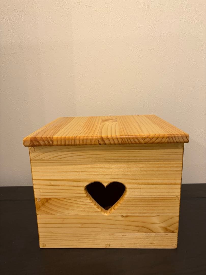 四角いカントリー調の箱