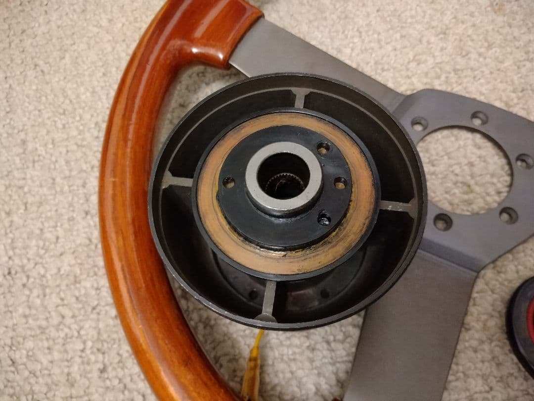 k*u様 SUBARU スバル 純正 ウッドステアリング LEONE レオーネ