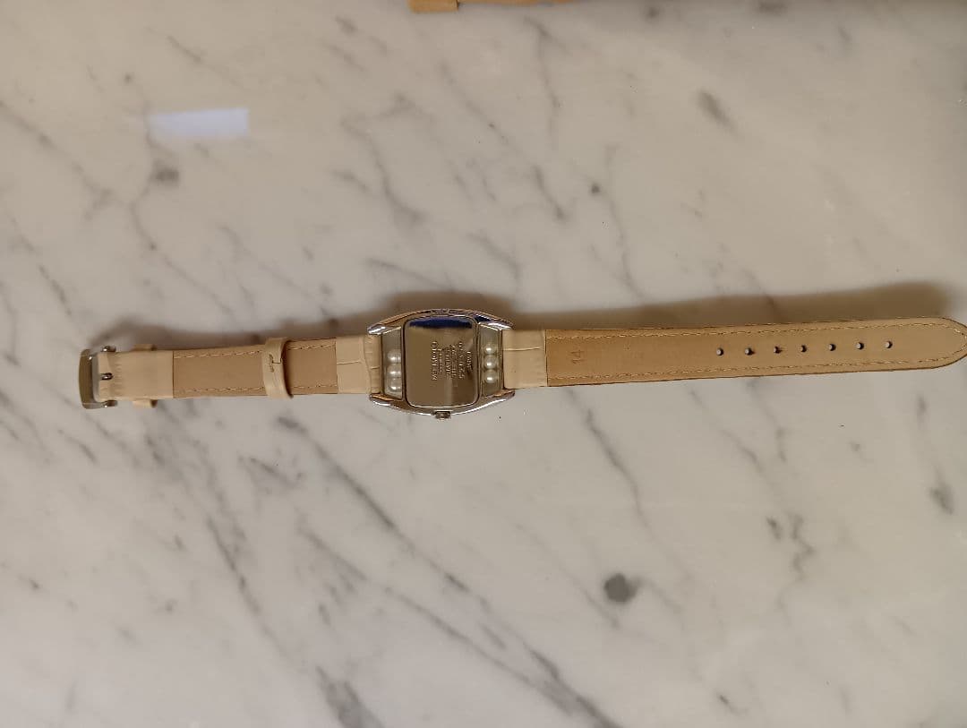 【美品/レザー&電池交換済】MIKIMOTO パール装飾 ベージュレザー腕時計