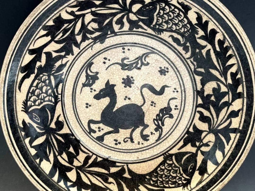 皿■古代の魚と葡萄の木 サンカローク スコータイ窯 鉄絵 黒呉須 安南 馬紋■