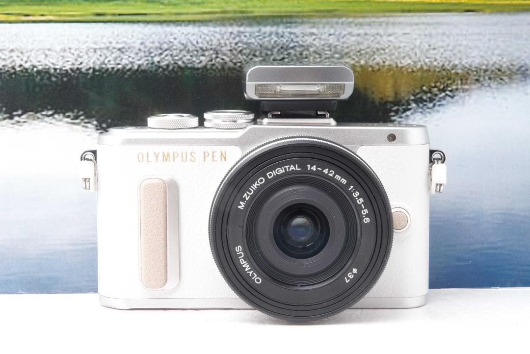 オリンパス　OLYMPUS E-PL8 箱付き