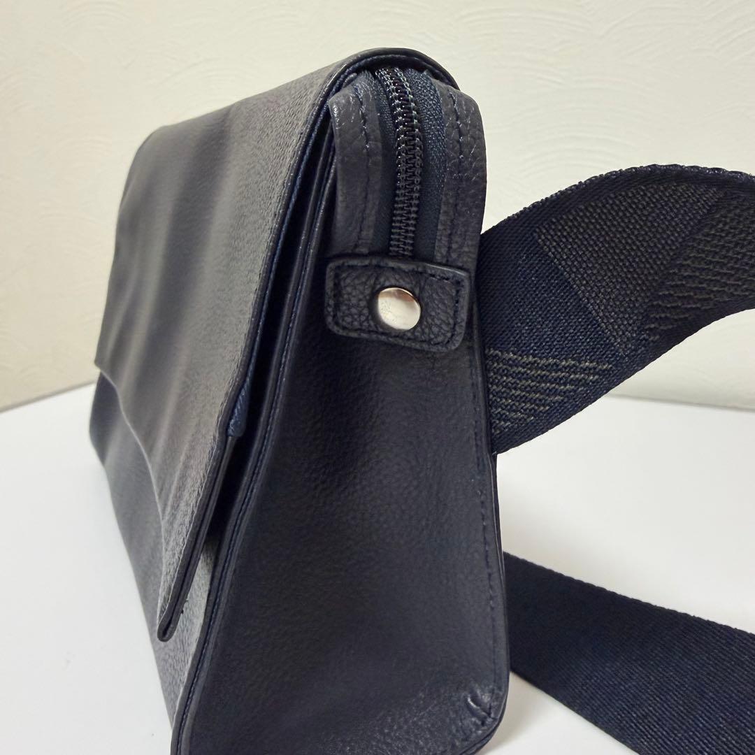 ear PAPILLONNER ワイドテープショルダーバッグ 本革 軽量 紺色