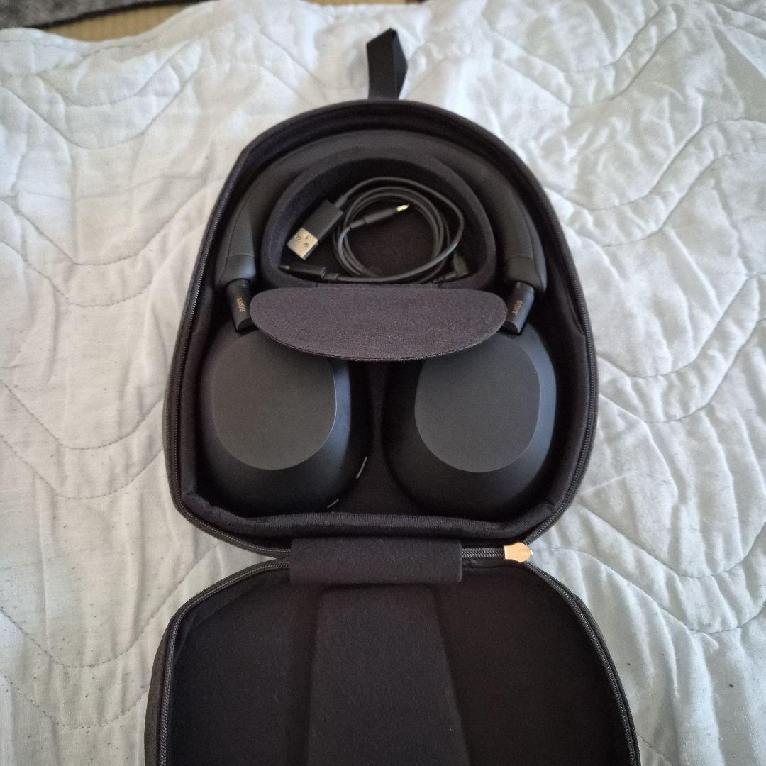 SONY ワイヤレスヘッドホン WH-1000XM5　ケース付き