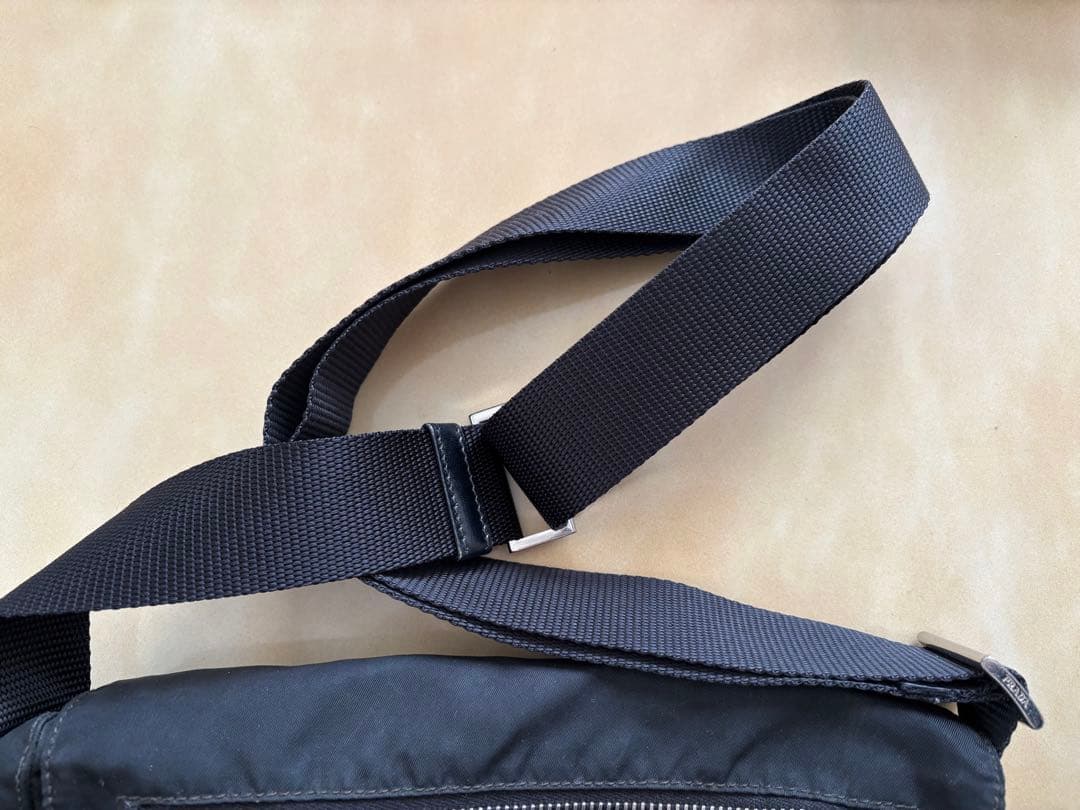 PRADA プラダ ショルダーバッグ ワンショルダー 三角ロゴ 斜め掛け