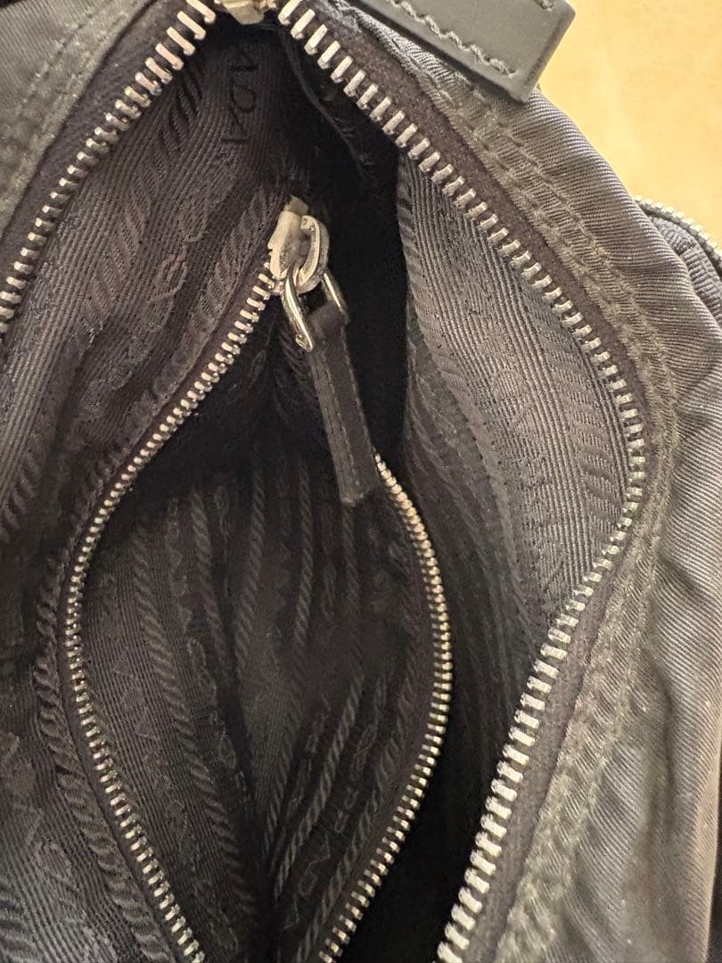 PRADA プラダ ショルダーバッグ ワンショルダー 三角ロゴ 斜め掛け