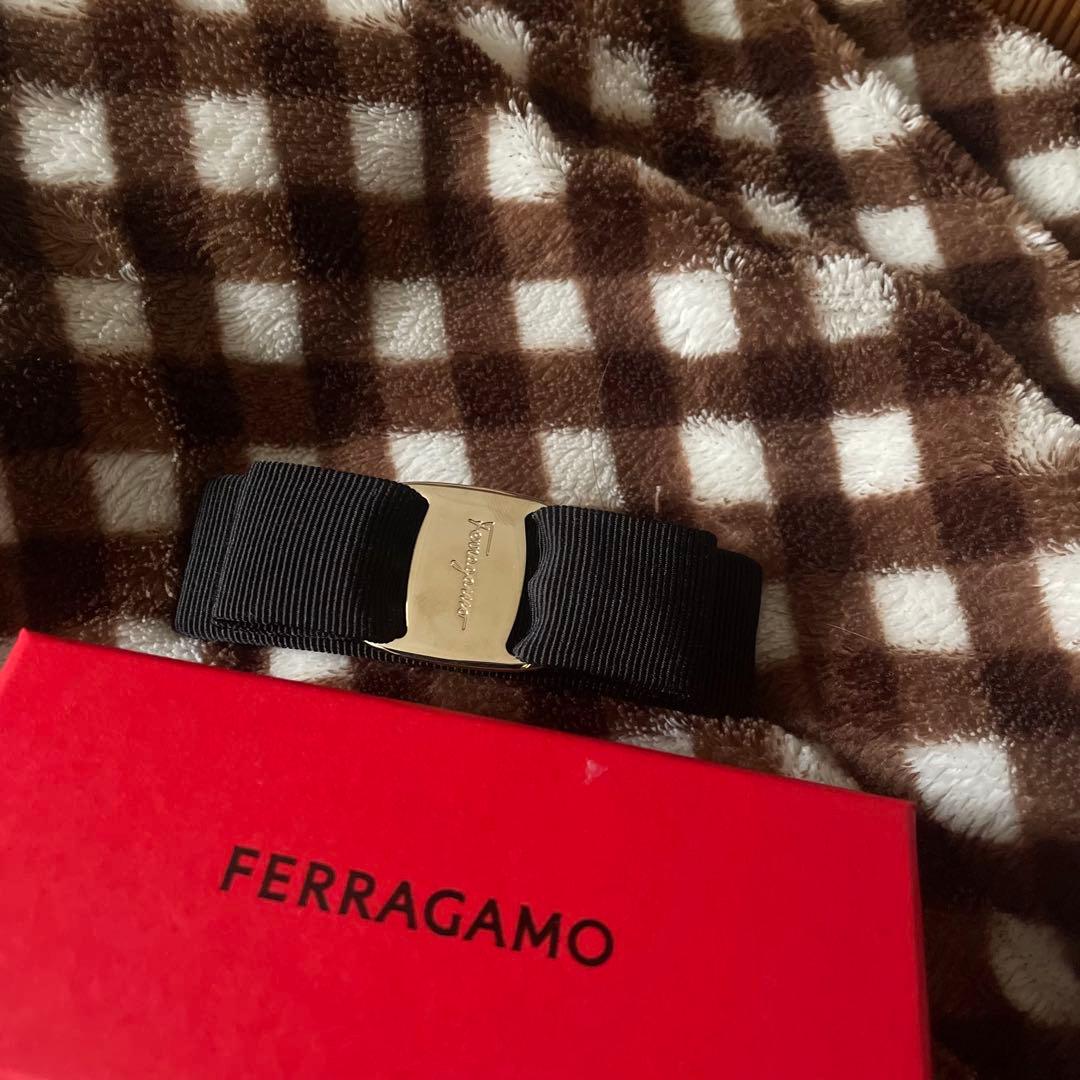 サルヴァトーレフェラガモ ヴァラリボン バレッタ