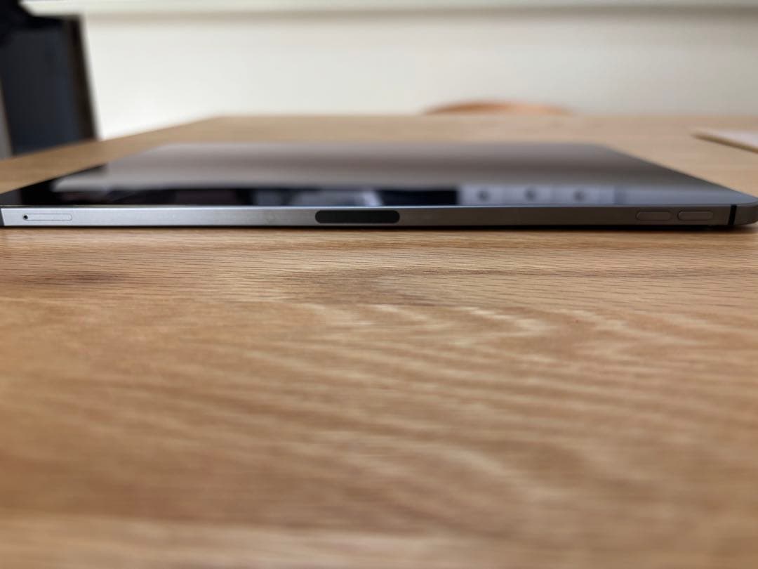 レ*オ様 iPad air 第4世代 256GB セルラーモデル スペースグレー