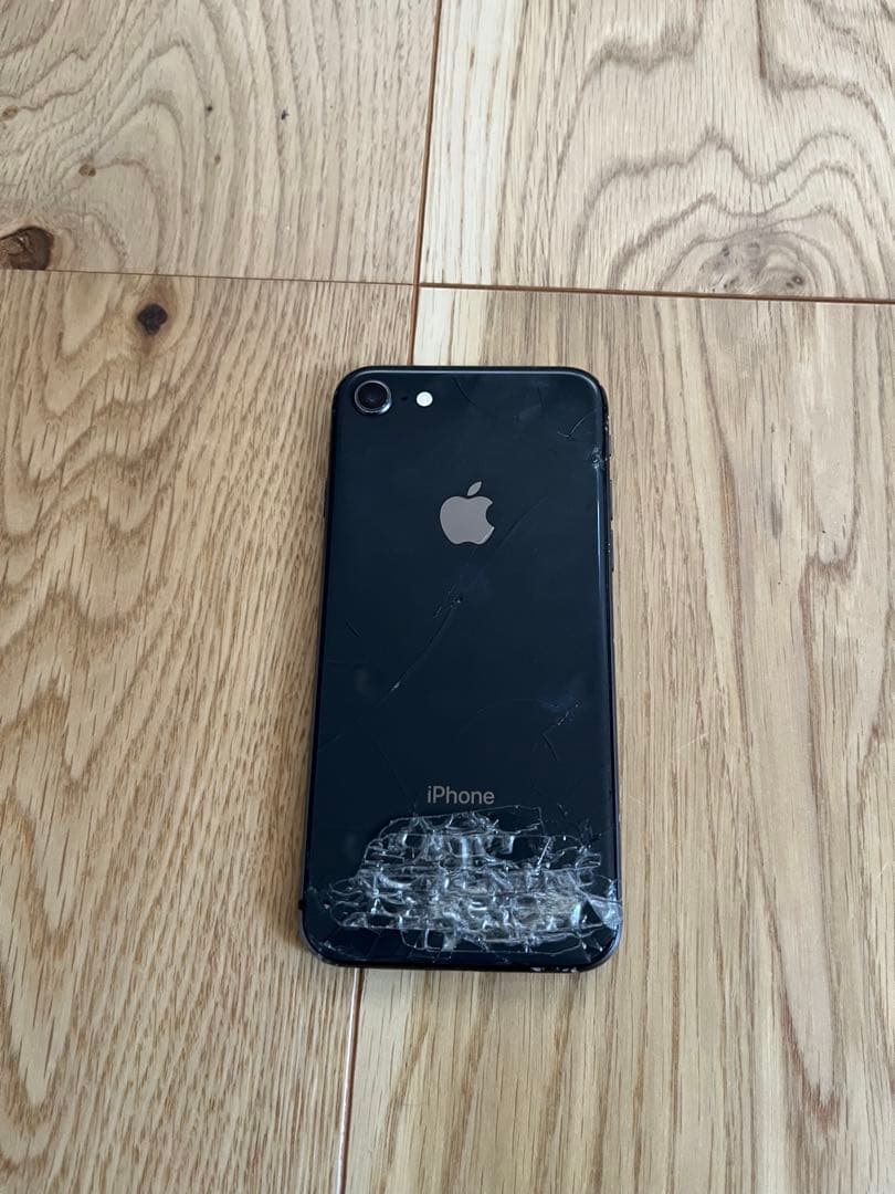 Apple iPhone 8 スペースグレー 本体　64GB