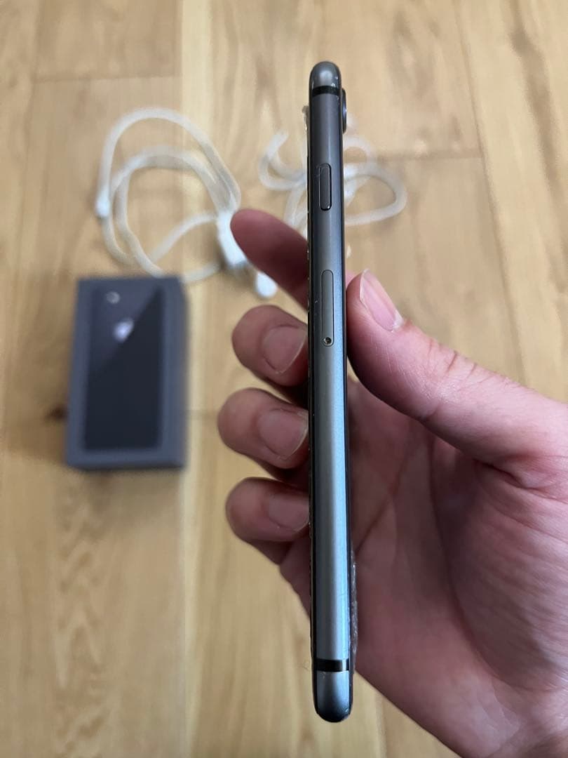 Apple iPhone 8 スペースグレー 本体　64GB