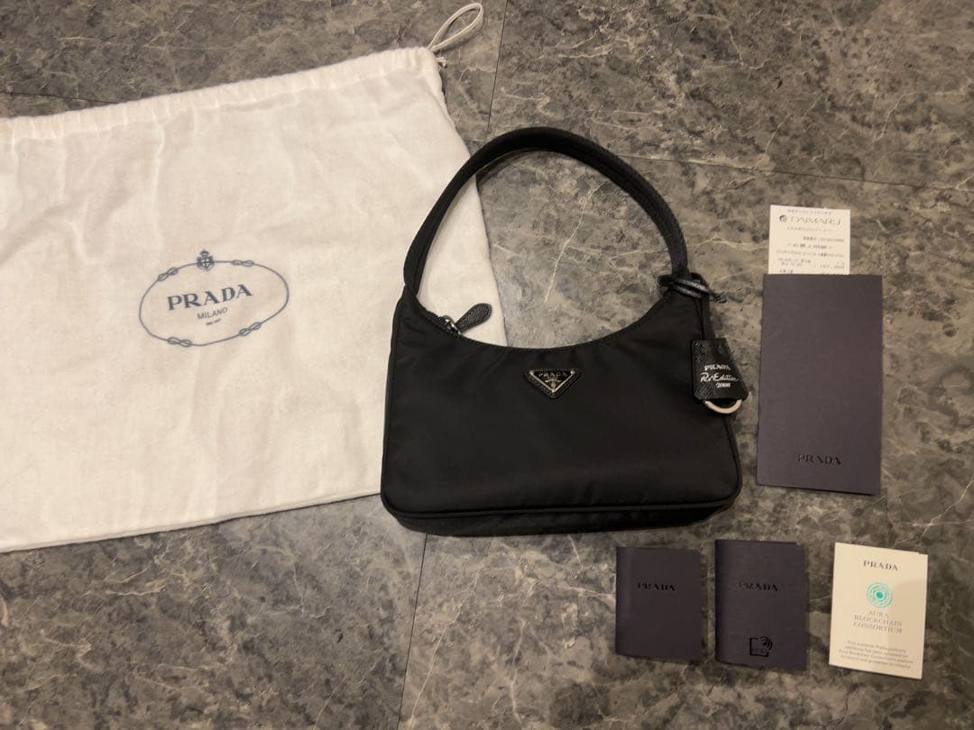 最終値下げ新品同様プラダ Re-Edition 2005 Re-Nylon 黒