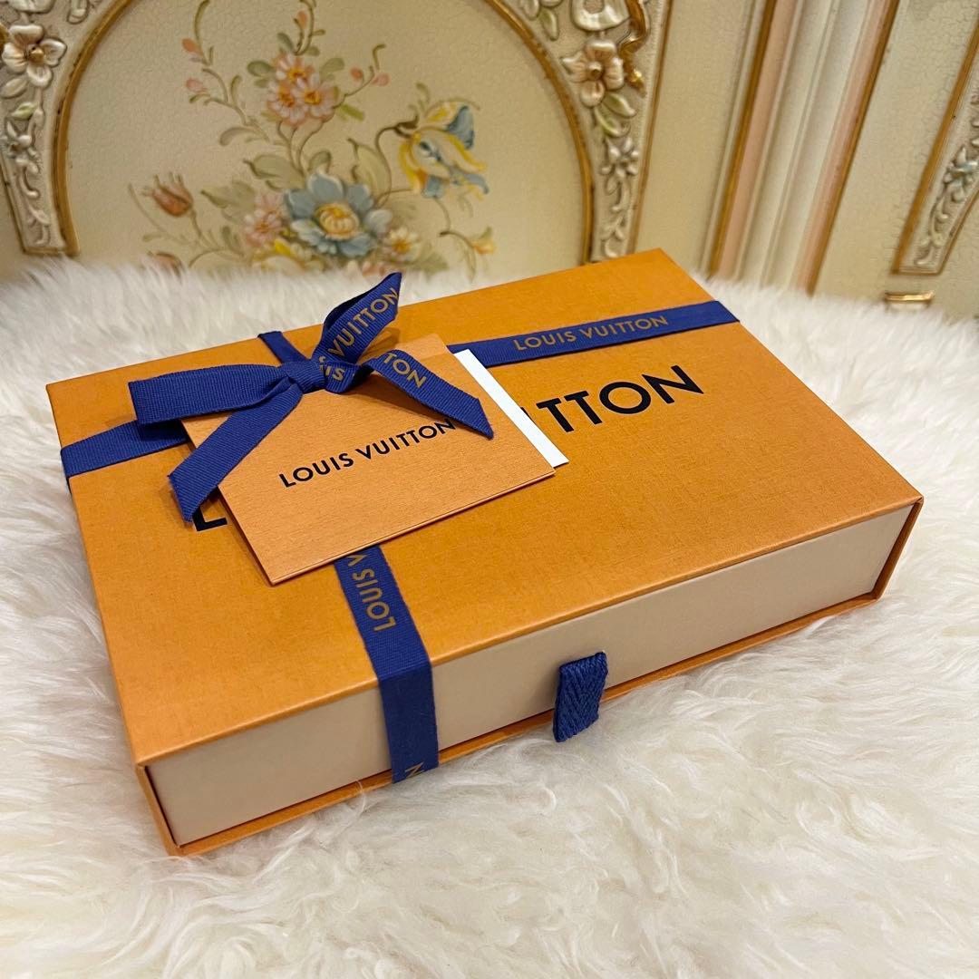 ヴィトン ヴィヴィエンヌiPhoneX &XS フォリオ M69070 日本限定